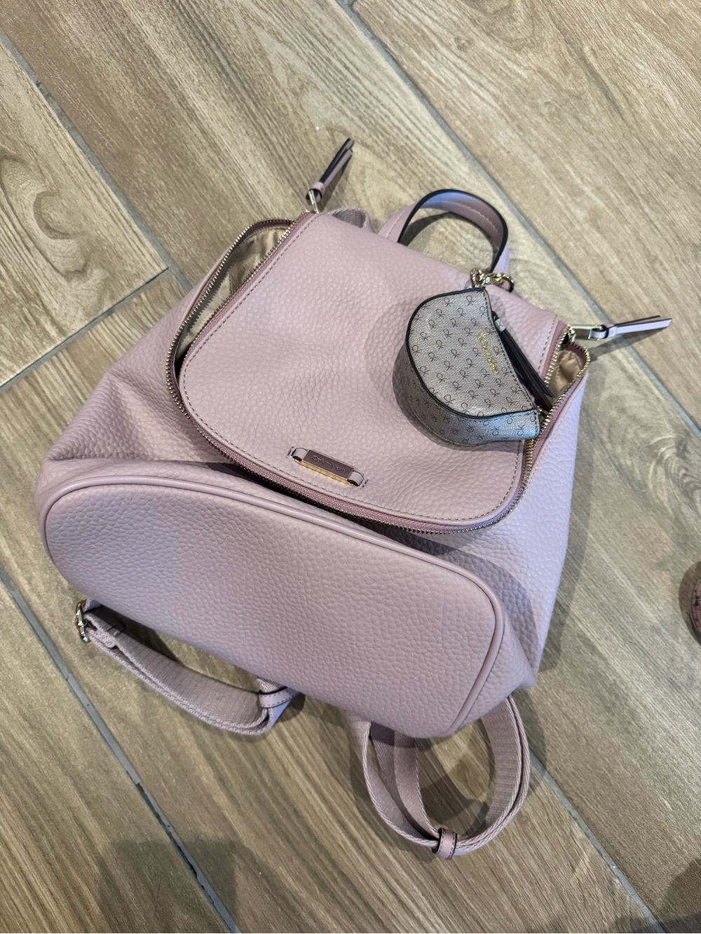 Calvin Klein Zulle Mauve Pebbled Leather Backpack with coin/airpods purse - Picture 6 of 16